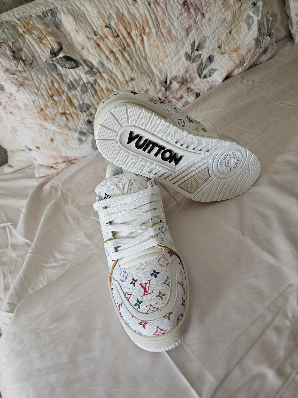 Louis Vuitton White Multicolor Monogram Sneaker - Picture 4 of 5